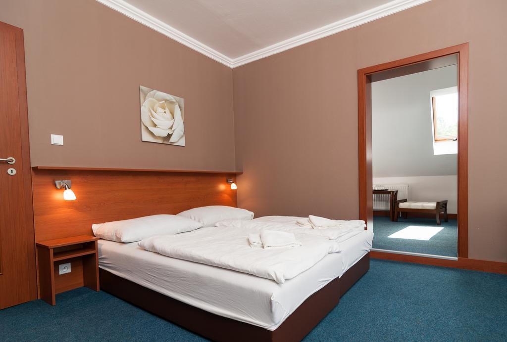 Hotel Radejov Knezdub Εξωτερικό φωτογραφία