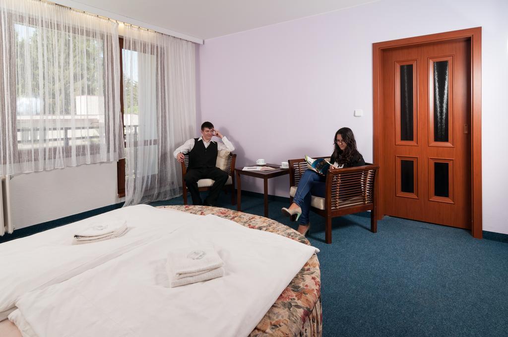 Hotel Radejov Knezdub Εξωτερικό φωτογραφία