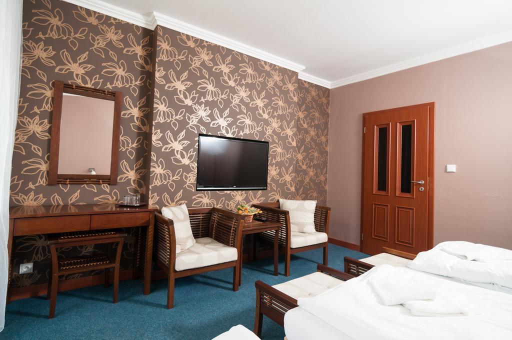 Hotel Radejov Knezdub Εξωτερικό φωτογραφία