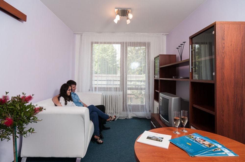 Hotel Radejov Knezdub Εξωτερικό φωτογραφία