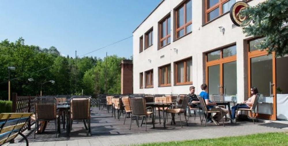 Hotel Radejov Knezdub Εξωτερικό φωτογραφία